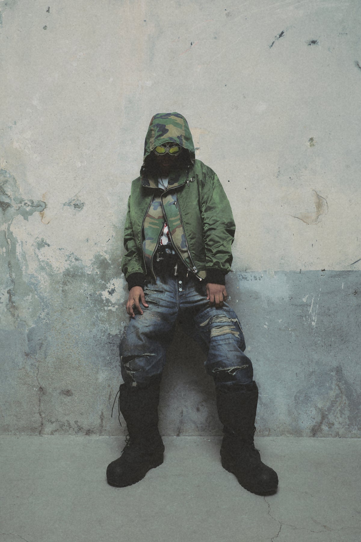SKULL STITCH RIPPED DENIM PANTS