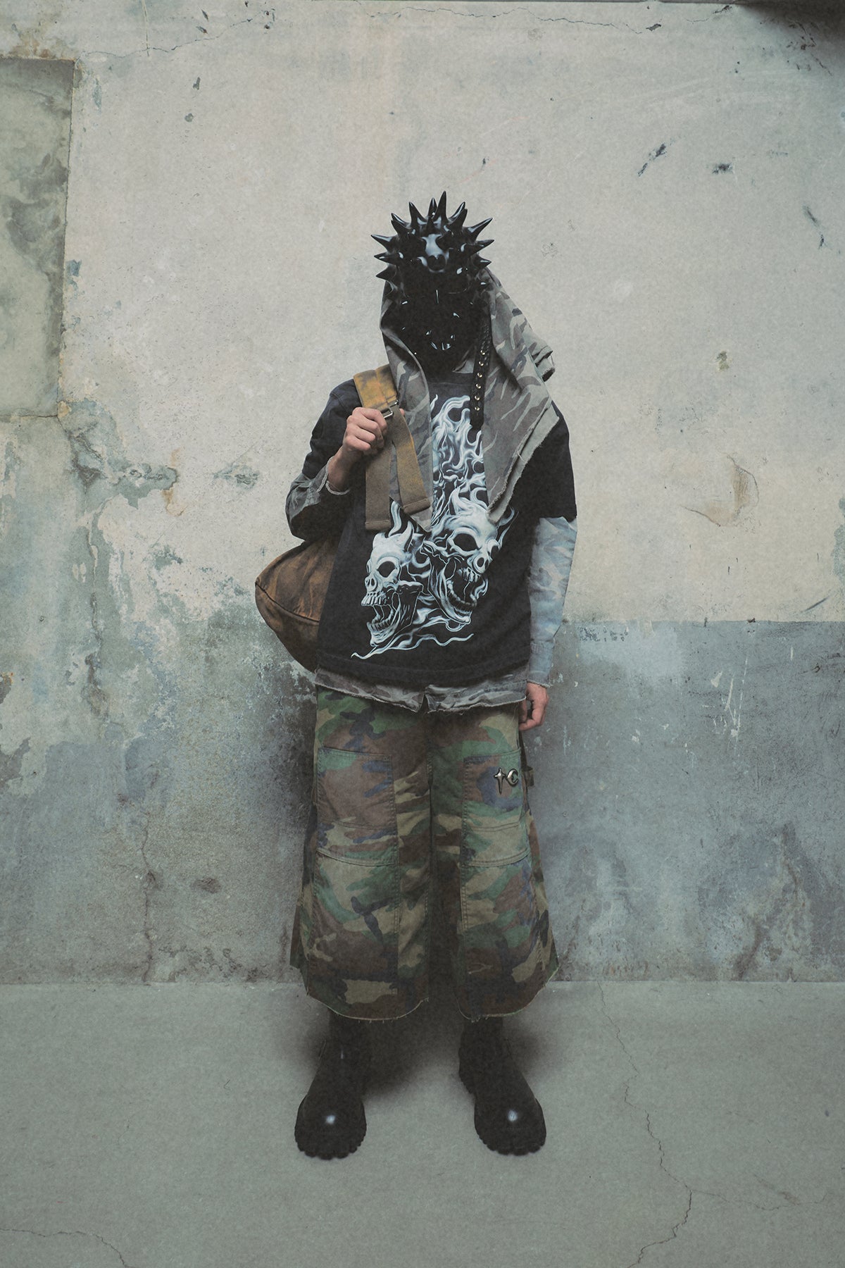 THREE RIDING SKULL DIRT T-SHIRT
