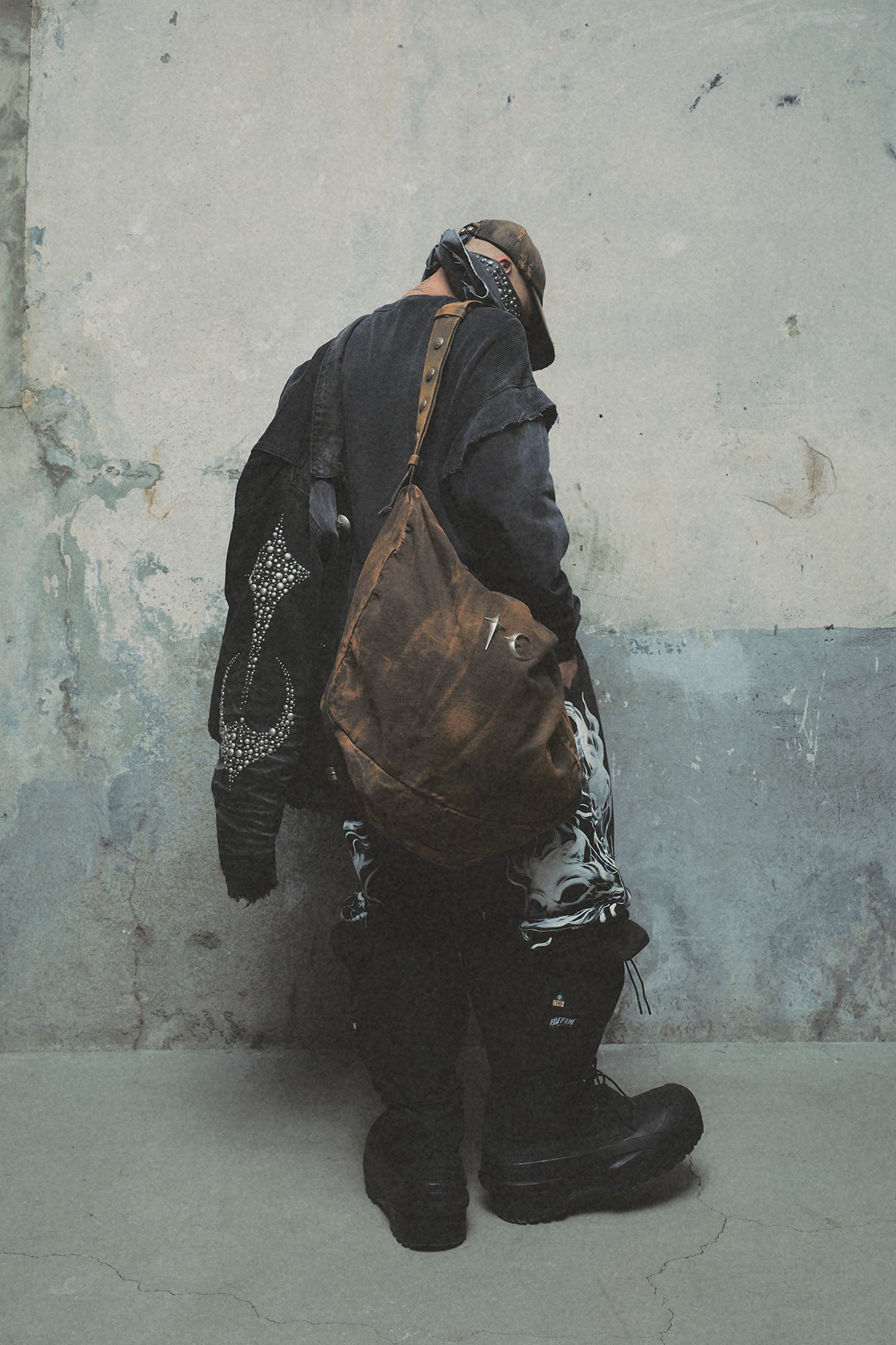 TWO TONE WASHED CANVAS CROSSBODY BAG