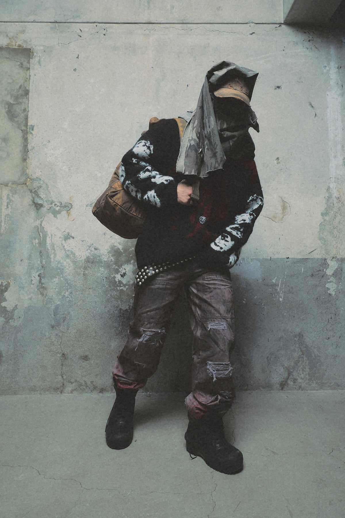 TC BONE CROSS KNIT SWEATER
