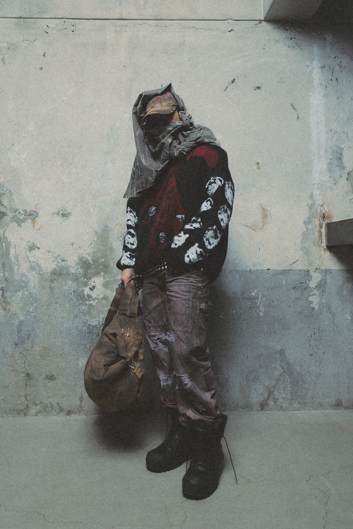 TC BONE CROSS KNIT SWEATER